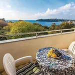1 Bedroom Stunning In Lägenhet Pula
