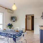 Lägenhet 1 Bedroom Stunning In Pula