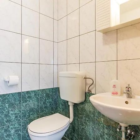 Apartment 1 Bedroom Stunning In *