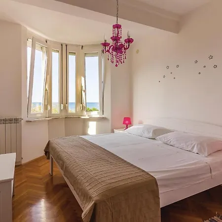 Apartment 1 Bedroom Stunning In *