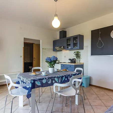 1 Bedroom Stunning In Appartement *