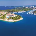1 Bedroom Stunning In *